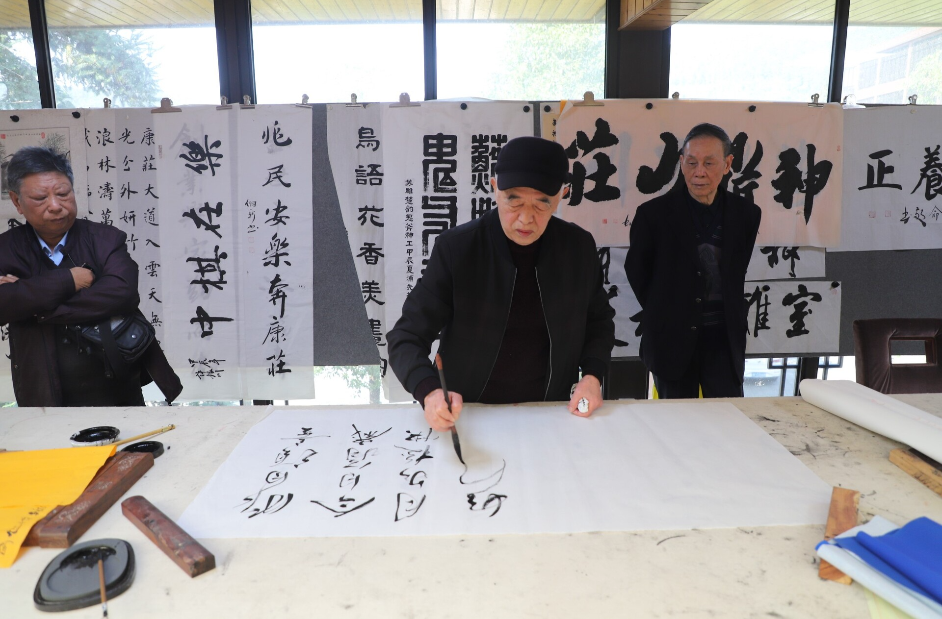 當“檢察烏木”遇見千年古琴 ——汨羅市人民檢察院重陽節(jié)活動傳承尊老情