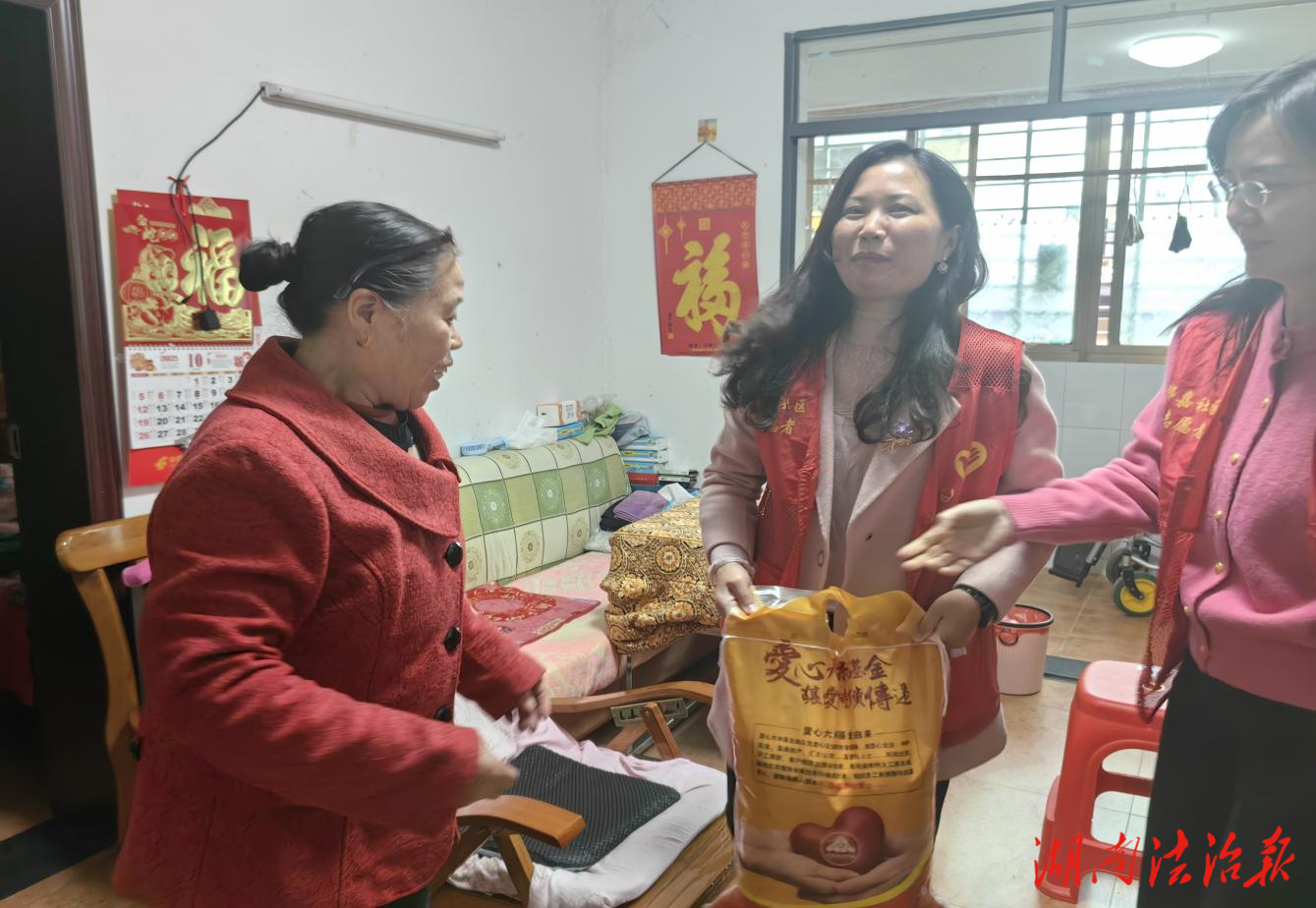 北湖街道郴嘉社區(qū)開展重陽節(jié)敬老愛老走訪慰問活動(dòng)