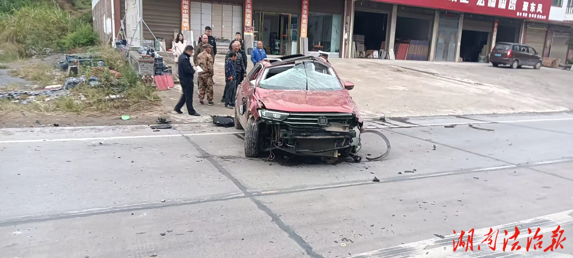 一腳“錯踏”釀事故！油門當(dāng)剎車事故敲響駕駛安全警鐘
