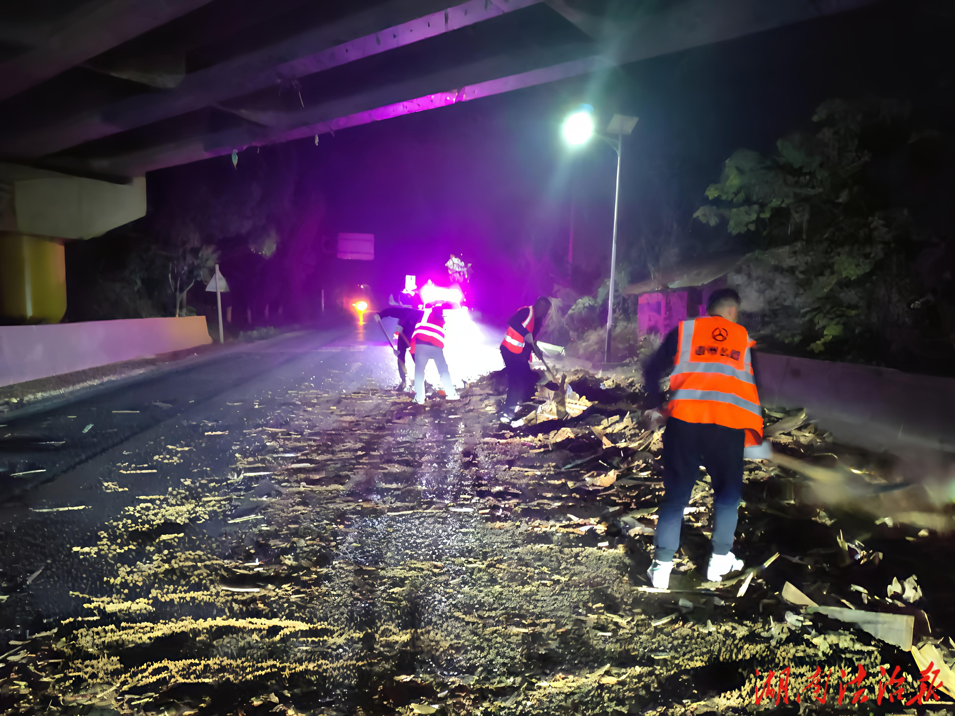 道縣公路：深夜“清障”守護(hù)平安路