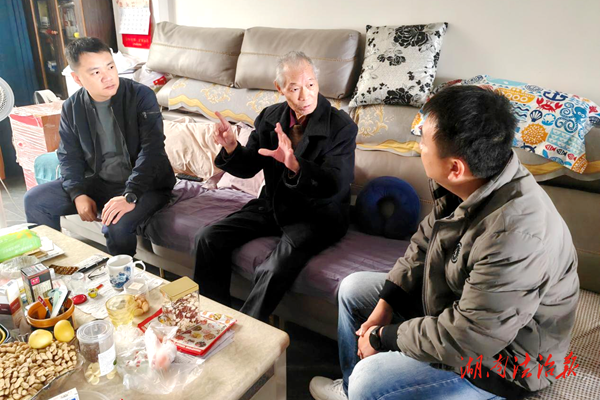 情暖重陽節(jié) 關(guān)懷暖人心——縣法院走訪慰問困難離退休干部致謝“銀發(fā)力量”