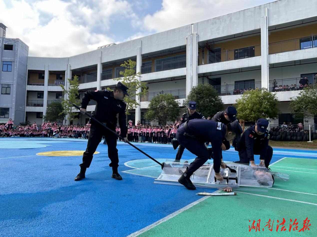 龍山公安：特巡警大隊(duì)進(jìn)幼兒園，寓教于樂傳遞安全知識(shí)