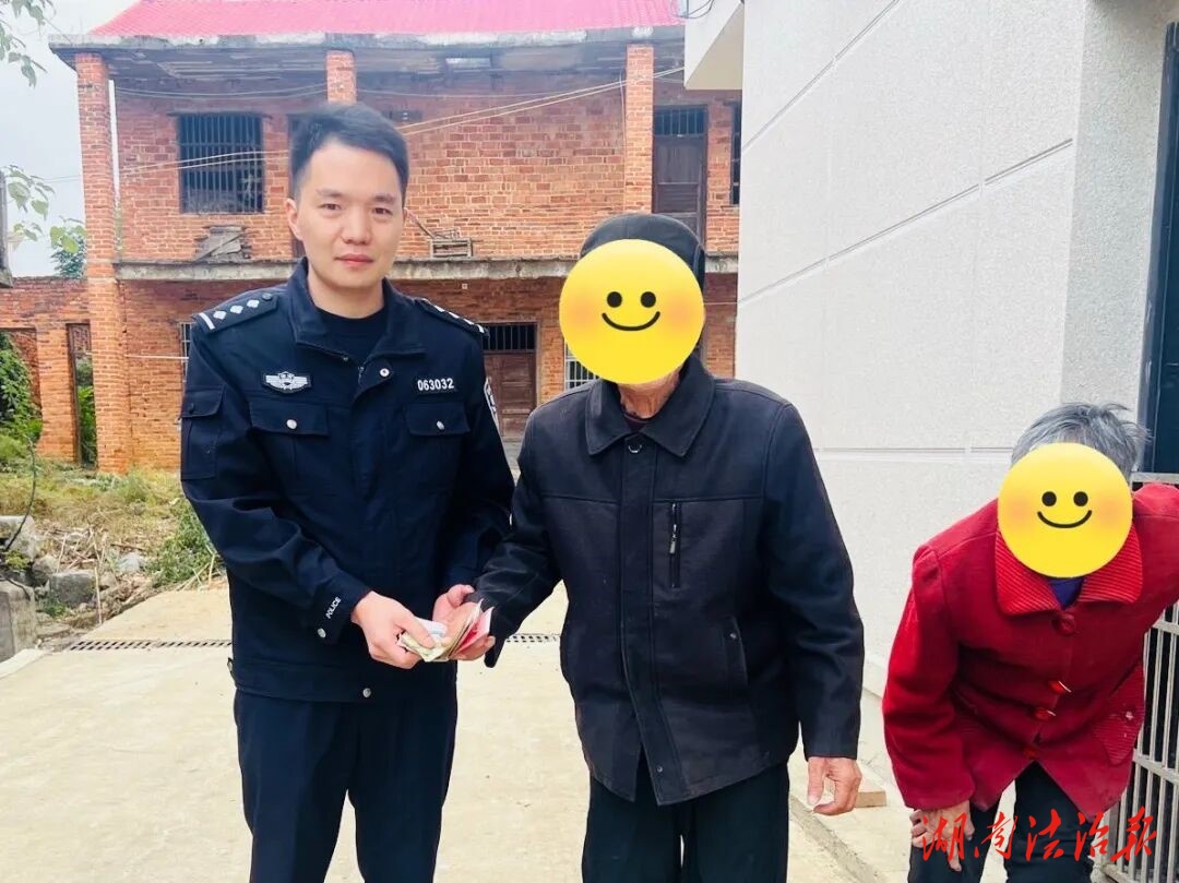 從流淚到展顏！八旬老人丟錢(qián)后，民警帶著錢(qián)“找上了門(mén)”