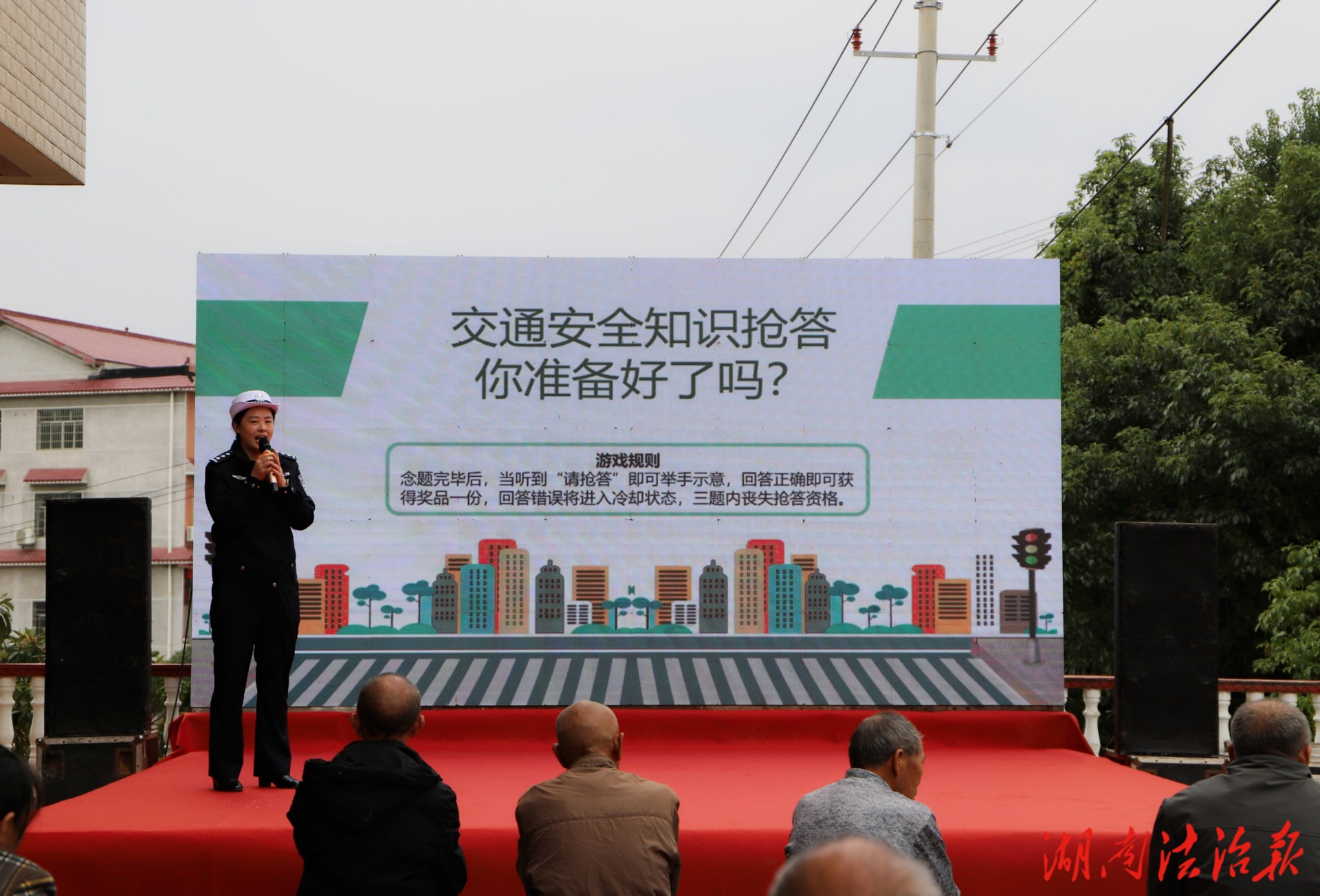 邵東交警開展“美麗鄉(xiāng)村行”交通安全巡回宣傳活動