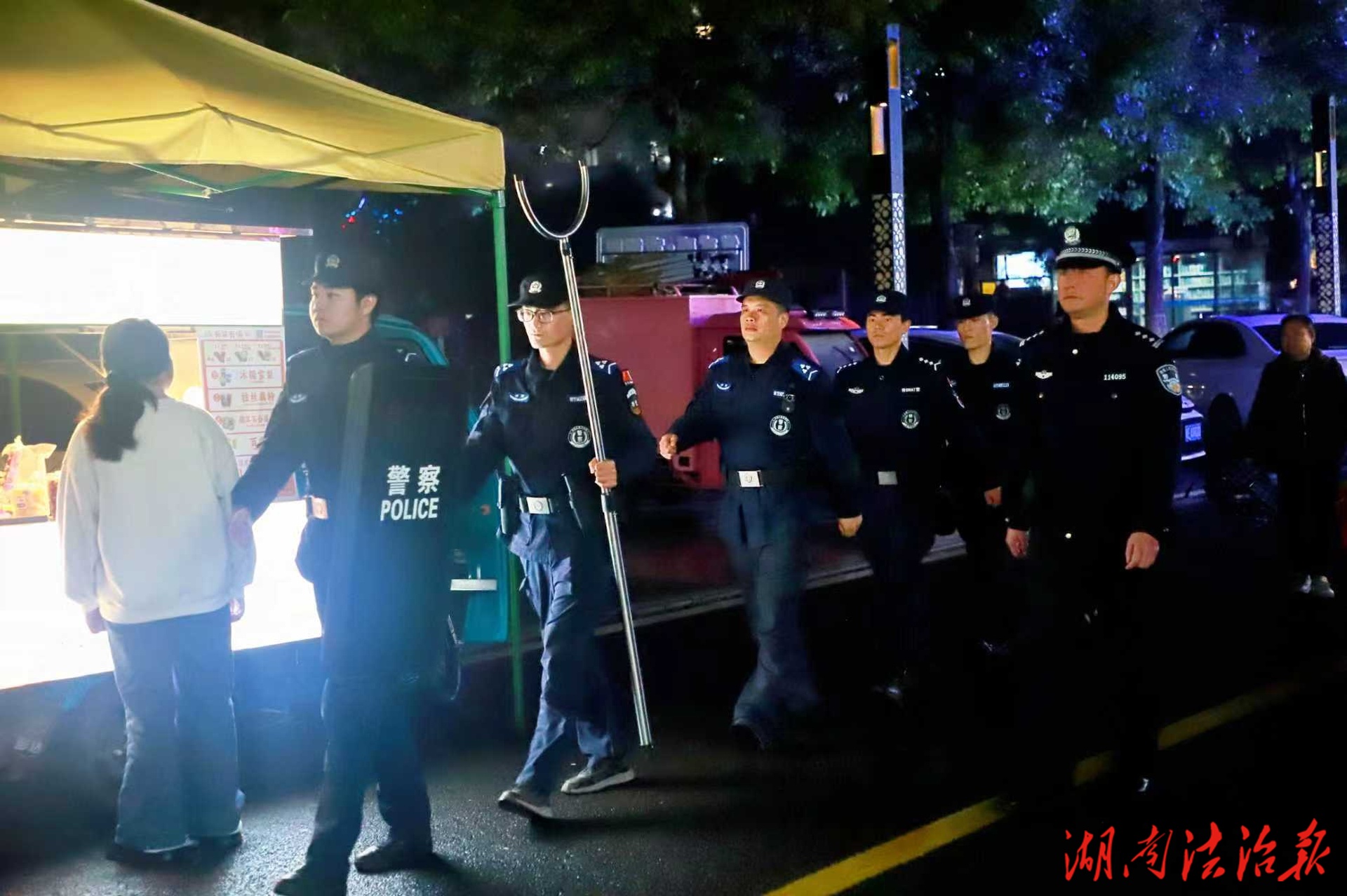 守護(hù)不停！藍(lán)山縣公安局開展社會面集中統(tǒng)一清查宣防行動(dòng)