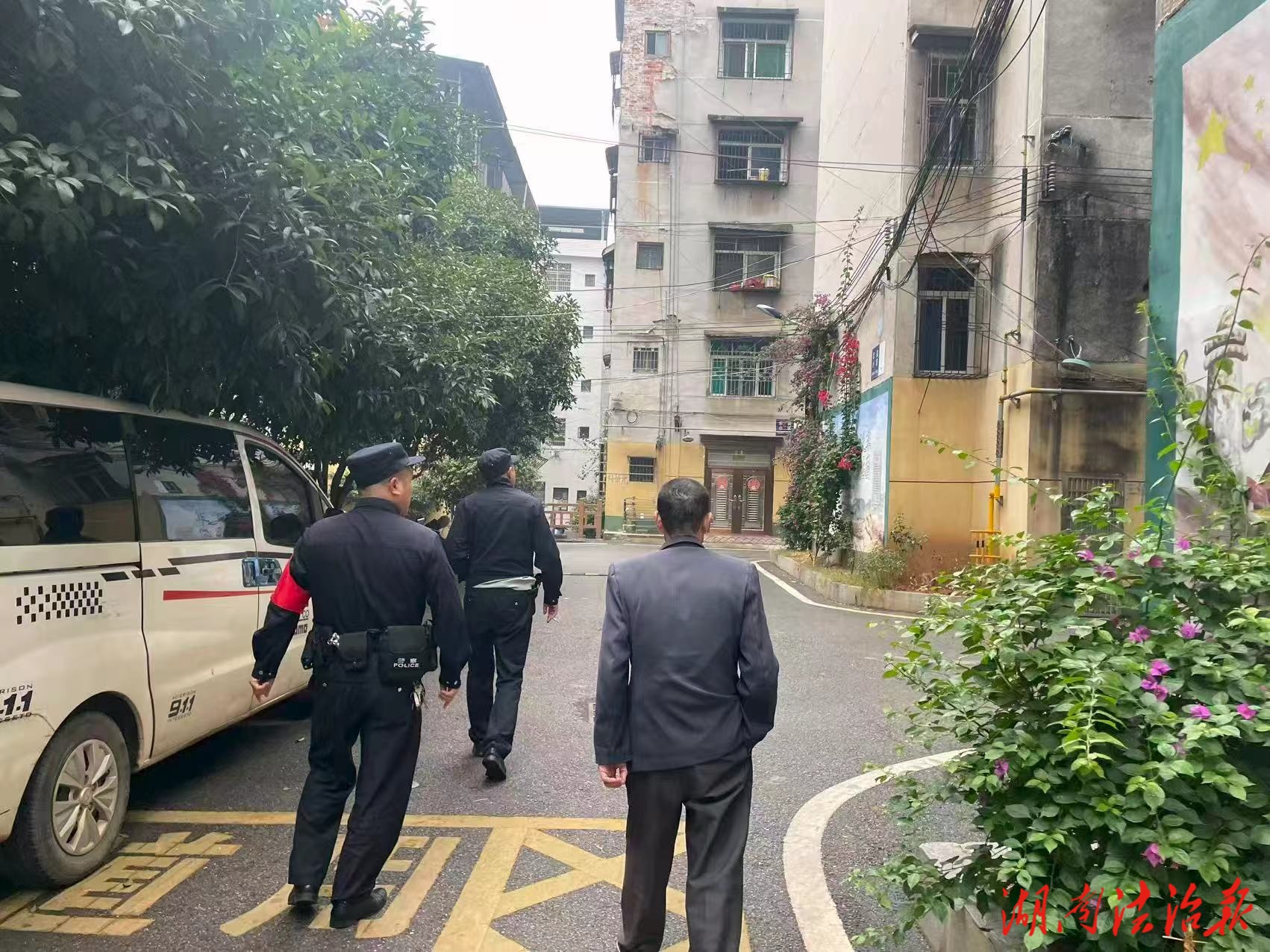 巡特警大隊(duì)民警耐心溝通 助迷路老人平安返家