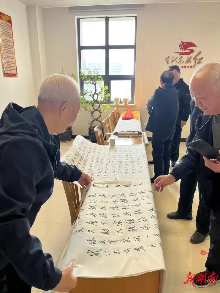 主題黨日融重陽(yáng) 情暖退休老干部