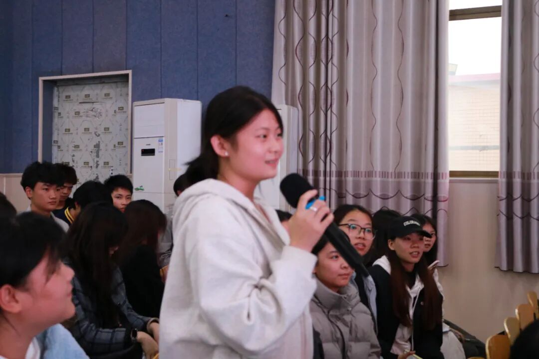 石鼓“平安校園”宣傳活動(dòng)在湖南工商職業(yè)學(xué)院舉行