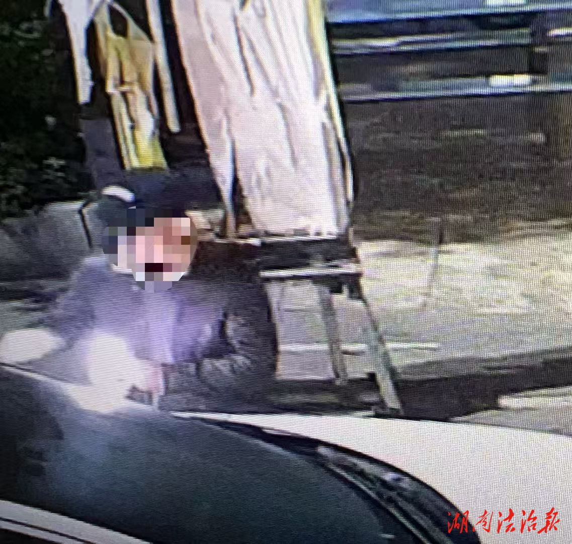 “色”為虛，“詐”為實(shí)！辰溪公安迅速出擊抓獲一名張貼違法廣告人員