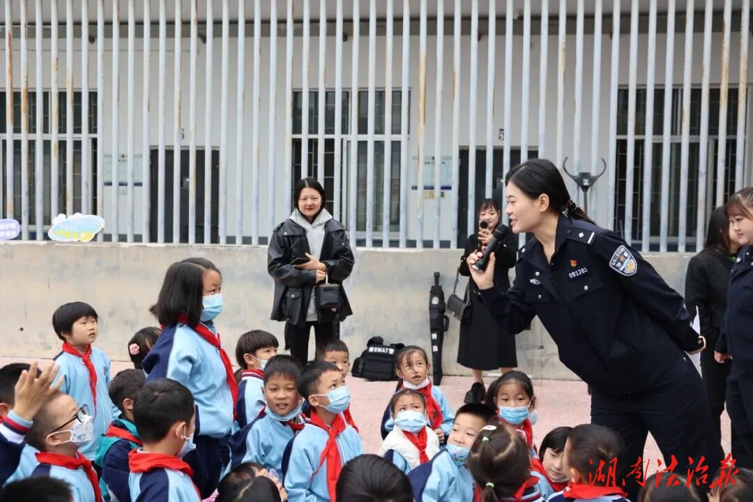 零距離感受法治威嚴(yán)!敦誼小學(xué)師生走進(jìn)永定區(qū)拘留所接受沉浸式警示教育