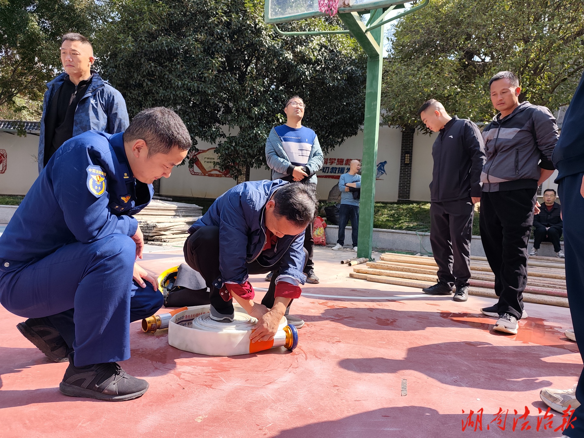 以練筑防強(qiáng)本領(lǐng) 綏寧消防開展鄉(xiāng)鎮(zhèn)消防隊(duì)伍技能培訓(xùn)與演練