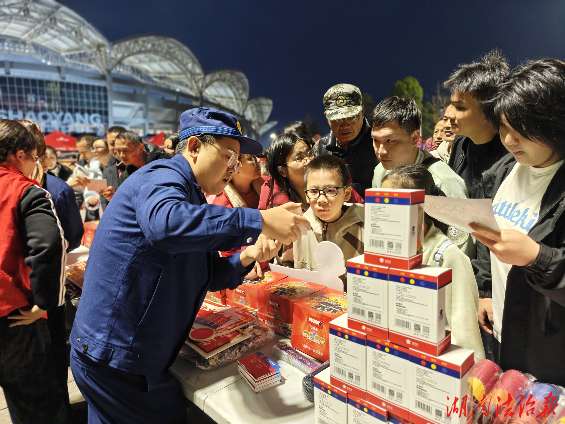 “安全用火用電”走進(jìn)“湘超”邵陽賽場——邵陽消防借勢足球賽開展119消防宣傳月活動