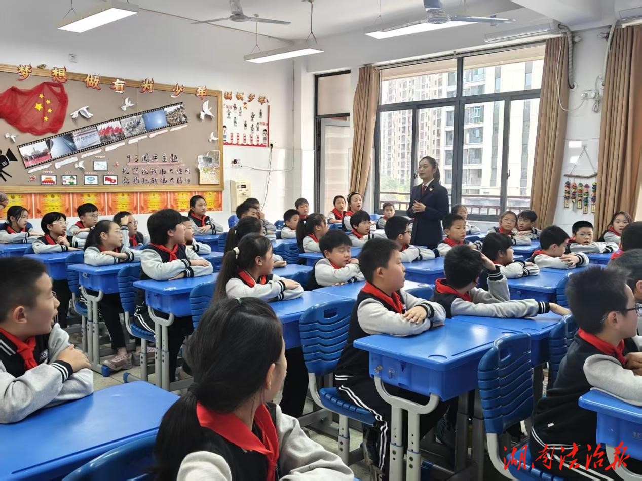 法潤校園——華新檢察院赴柘里渡小學(xué)開展“送法進(jìn)校園”活動(dòng)