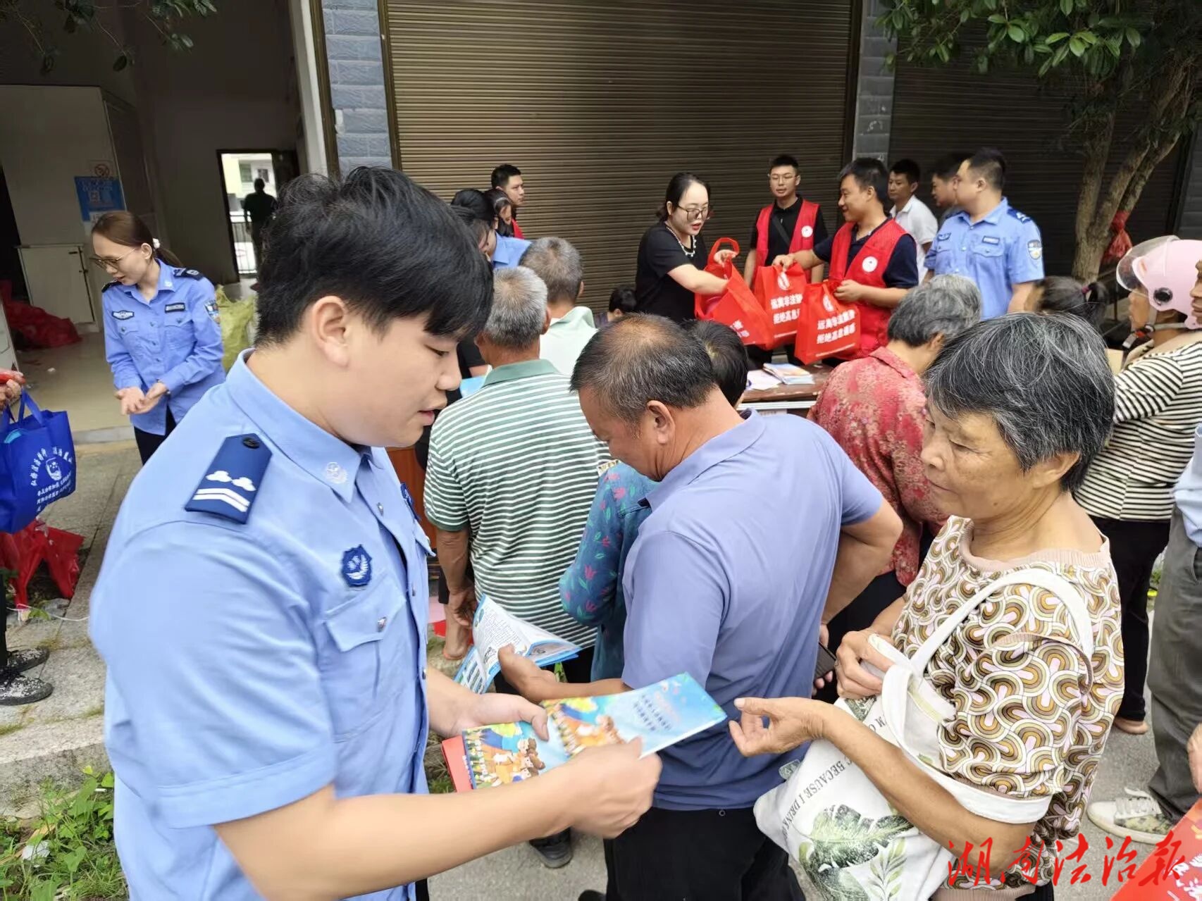 政法部門齊動員，掃黑除惡廣宣傳