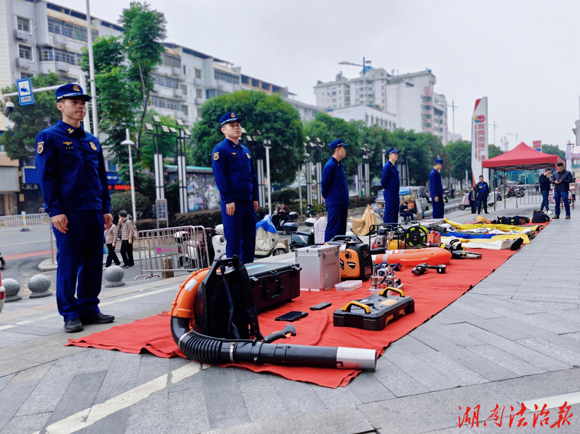 邵陽消防“走進(jìn)百姓”主題活動拉開消防宣傳月帷幕