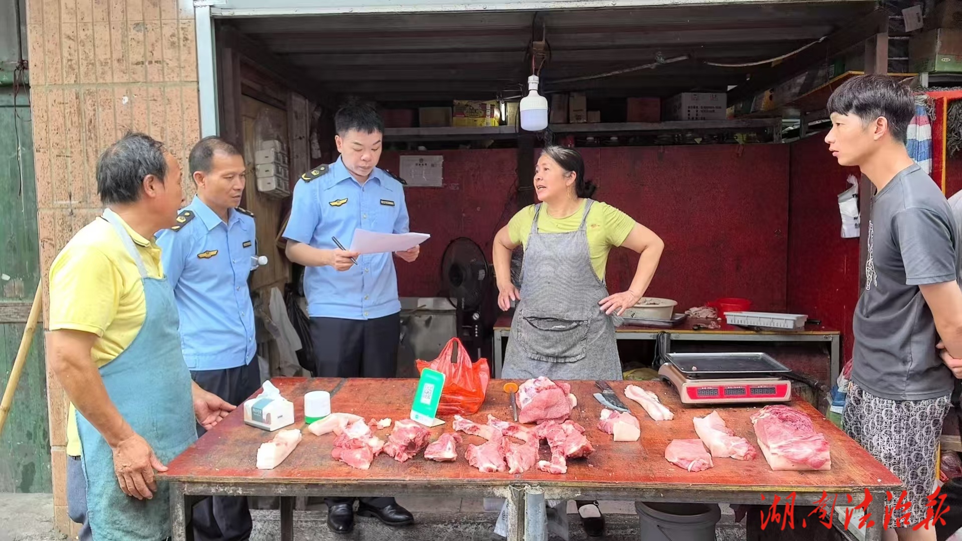 【市監(jiān)視野】鐵腕監(jiān)管守護(hù)群眾“肉盤子”安全，江華瑤族自治縣市場(chǎng)監(jiān)督管理局扎實(shí)推進(jìn)假劣肉制品專項(xiàng)整治
