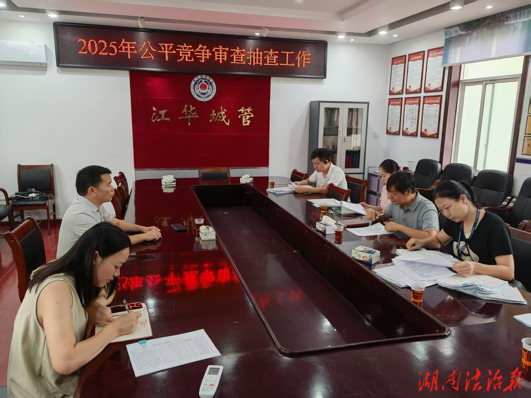 【市監(jiān)視野】江華瑤族自治縣市場(chǎng)監(jiān)督管理局多維推進(jìn)公平競(jìng)爭(zhēng)法律和政策宣傳，助力營(yíng)造公平市場(chǎng)環(huán)境