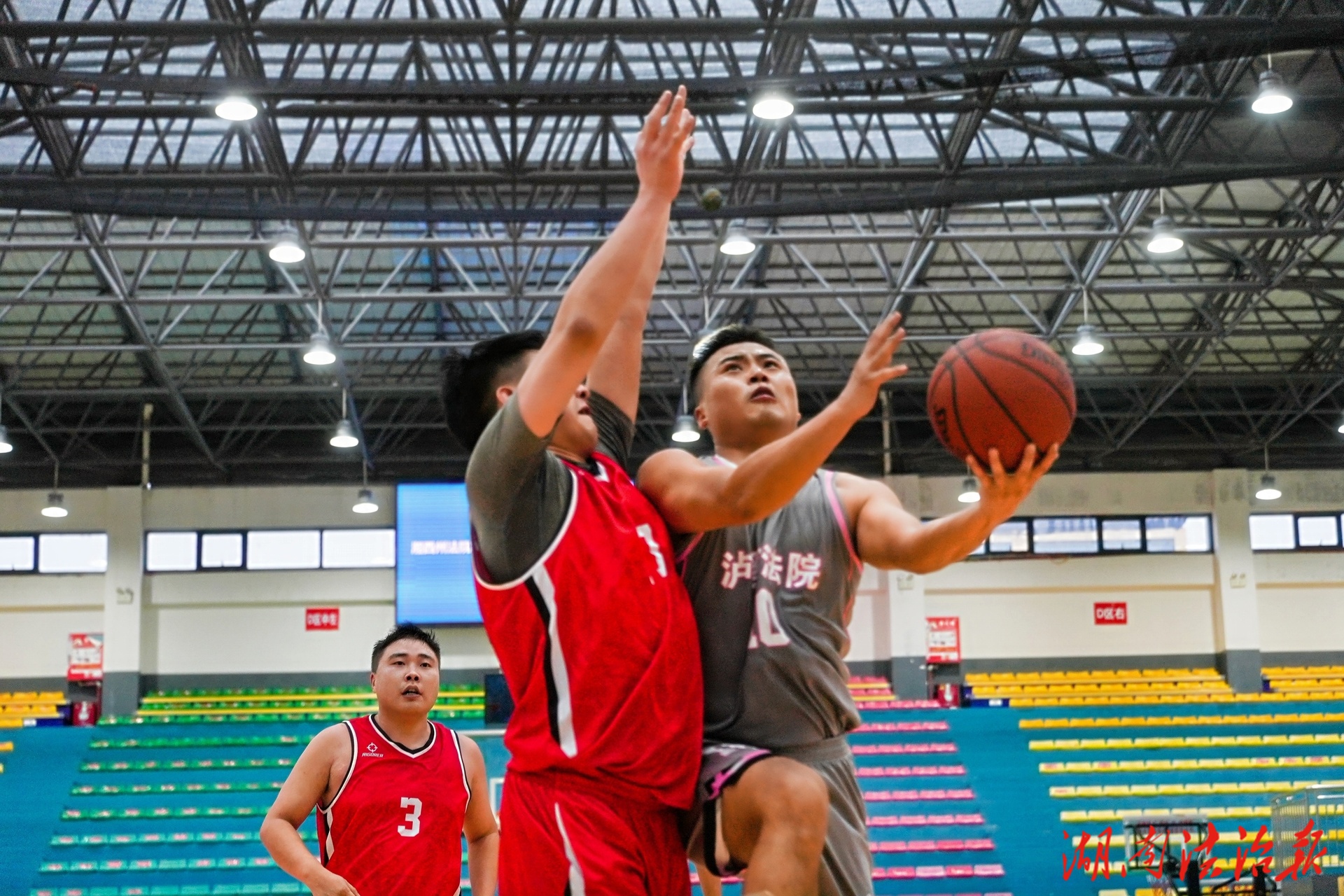 赛场竞技展风采 凝心聚力谱新篇——泸溪法院参加全州法院系统运动会斩获佳绩