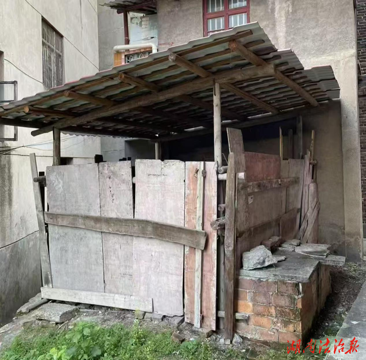 違建木棚擋光明，法院執(zhí)行慰人心