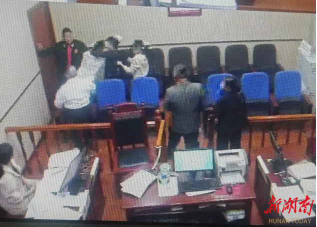 從針?shù)h相對(duì)到握手言和，看“楓橋式法庭”如何化干戈為玉帛