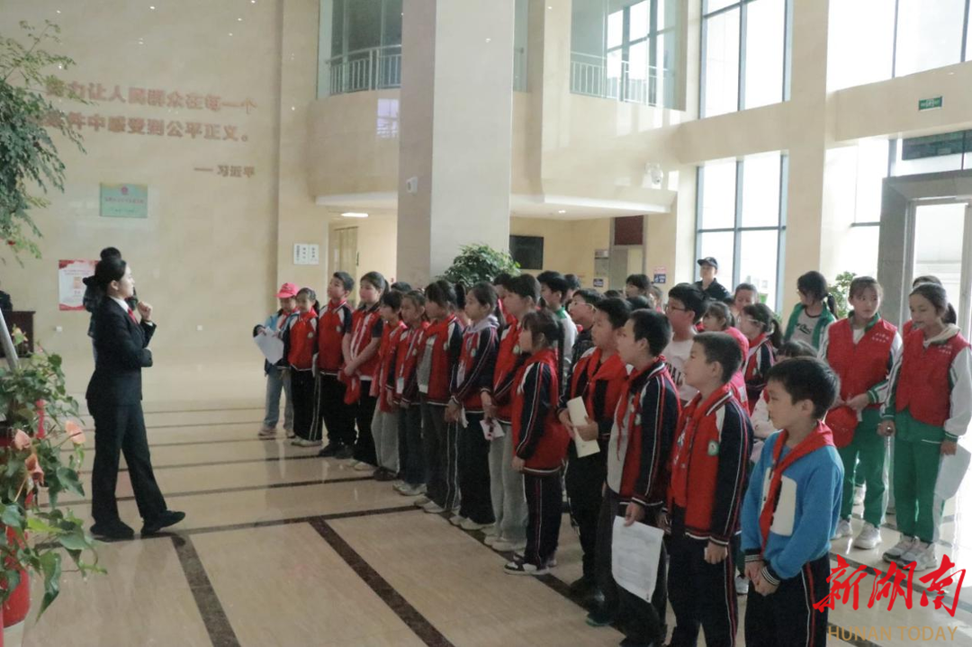 法潤(rùn)童心助成長(zhǎng)，護(hù)苗同行向未來(lái) 株洲攸縣人民法院開(kāi)展“小小法官”開(kāi)放日活動(dòng)