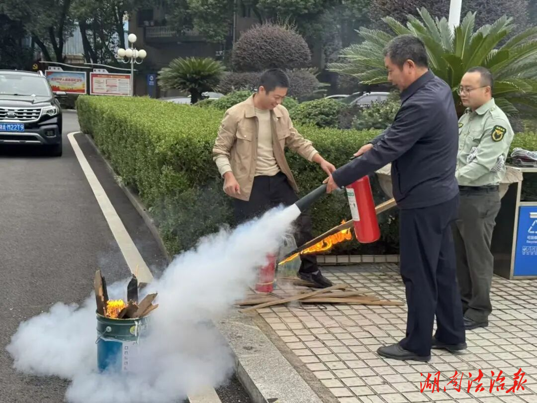 漣源法院開展消防安全應(yīng)急培訓(xùn)暨防火演習(xí)活動(dòng)