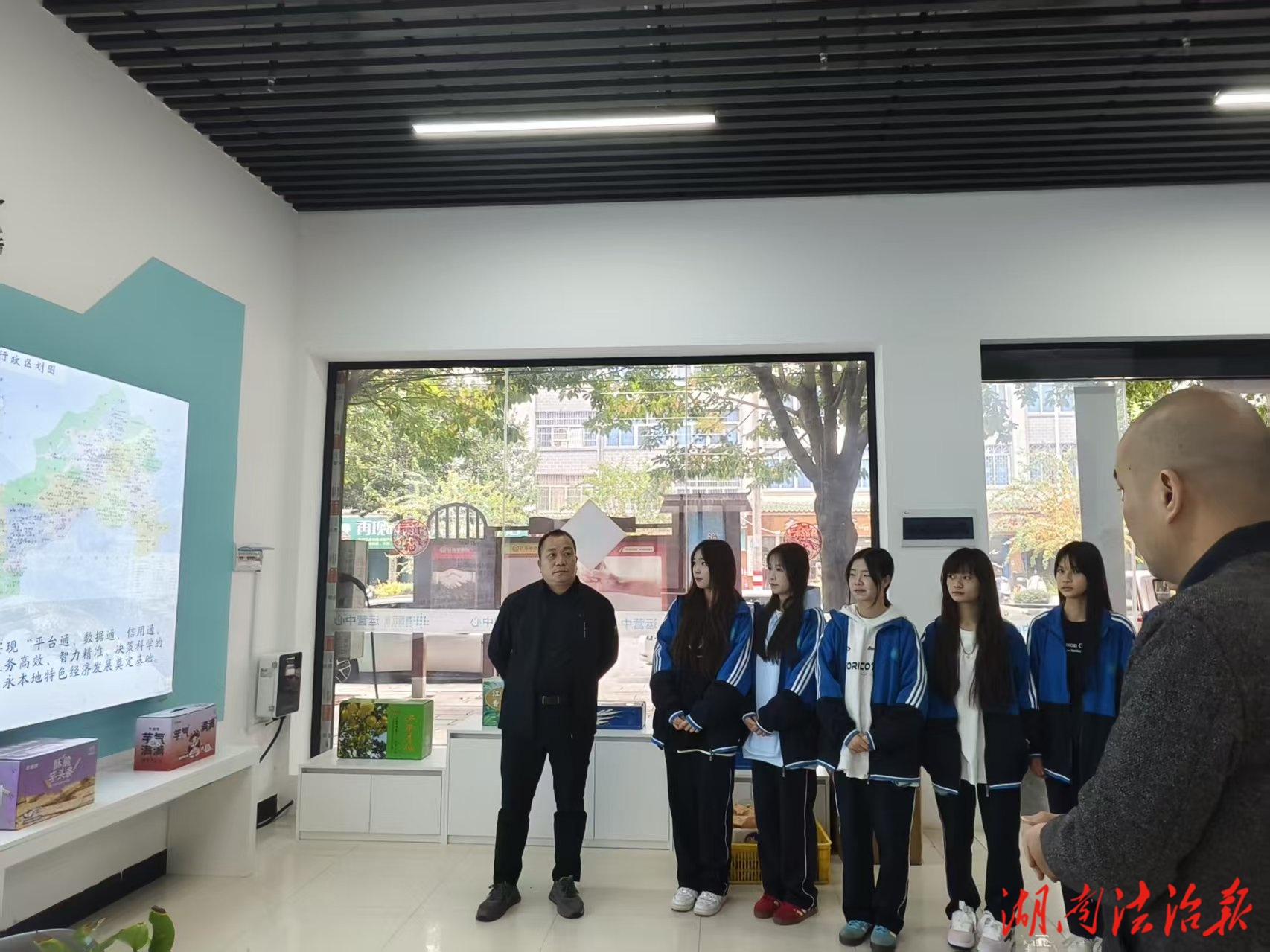 江永縣職業(yè)中專學(xué)校電子商務(wù)專業(yè)學(xué)生赴江永湘苑科技有限公司開展認(rèn)知實(shí)習(xí)