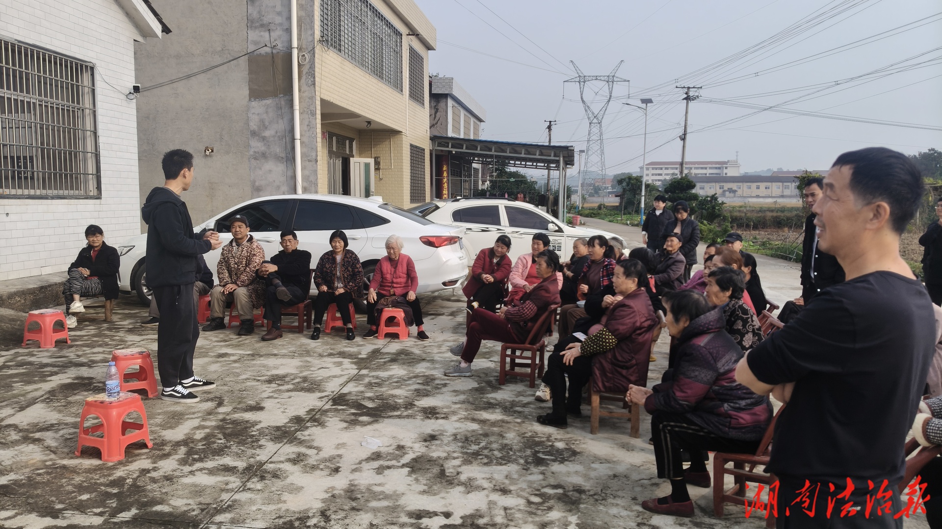 臨澧刻木山鄉(xiāng)：村民繳農(nóng)合  社區(qū)給補(bǔ)貼