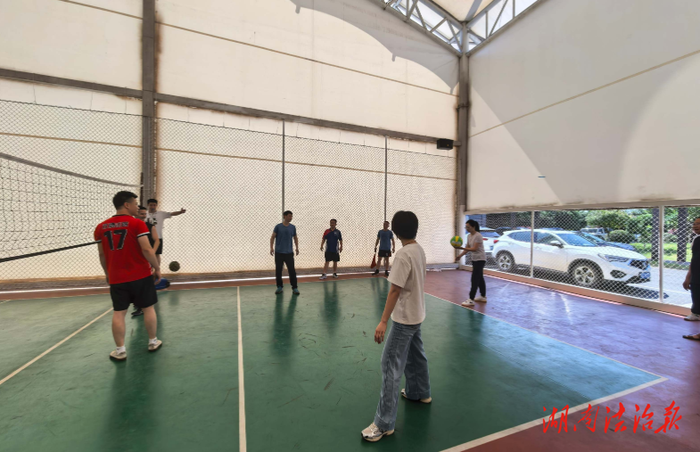 從法庭到賽場(chǎng)：雙牌法院以氣排球混合賽演繹“協(xié)作美學(xué)”