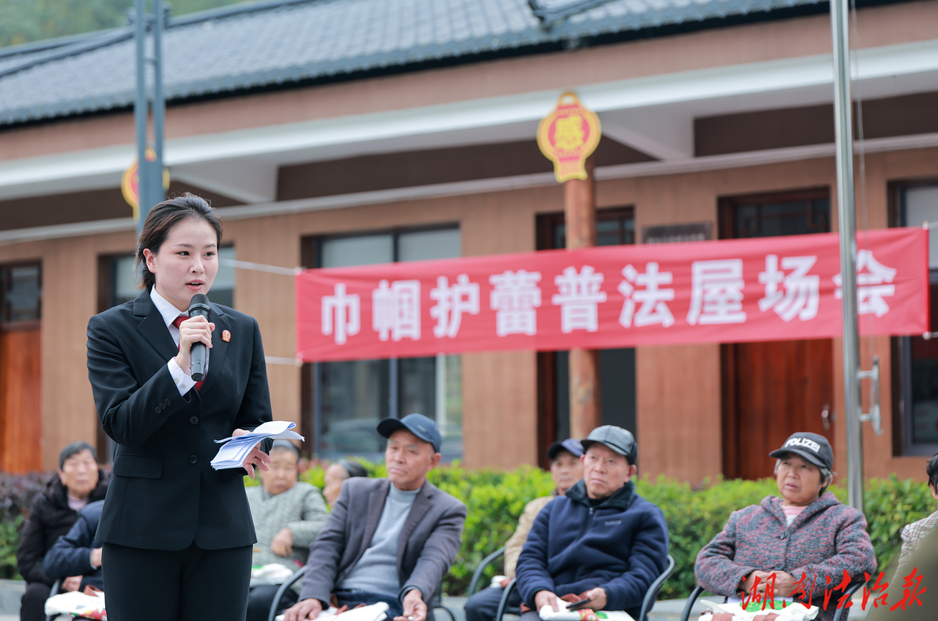 桑植法院“家常式”普法 “話”出鄉(xiāng)村善治新圖景