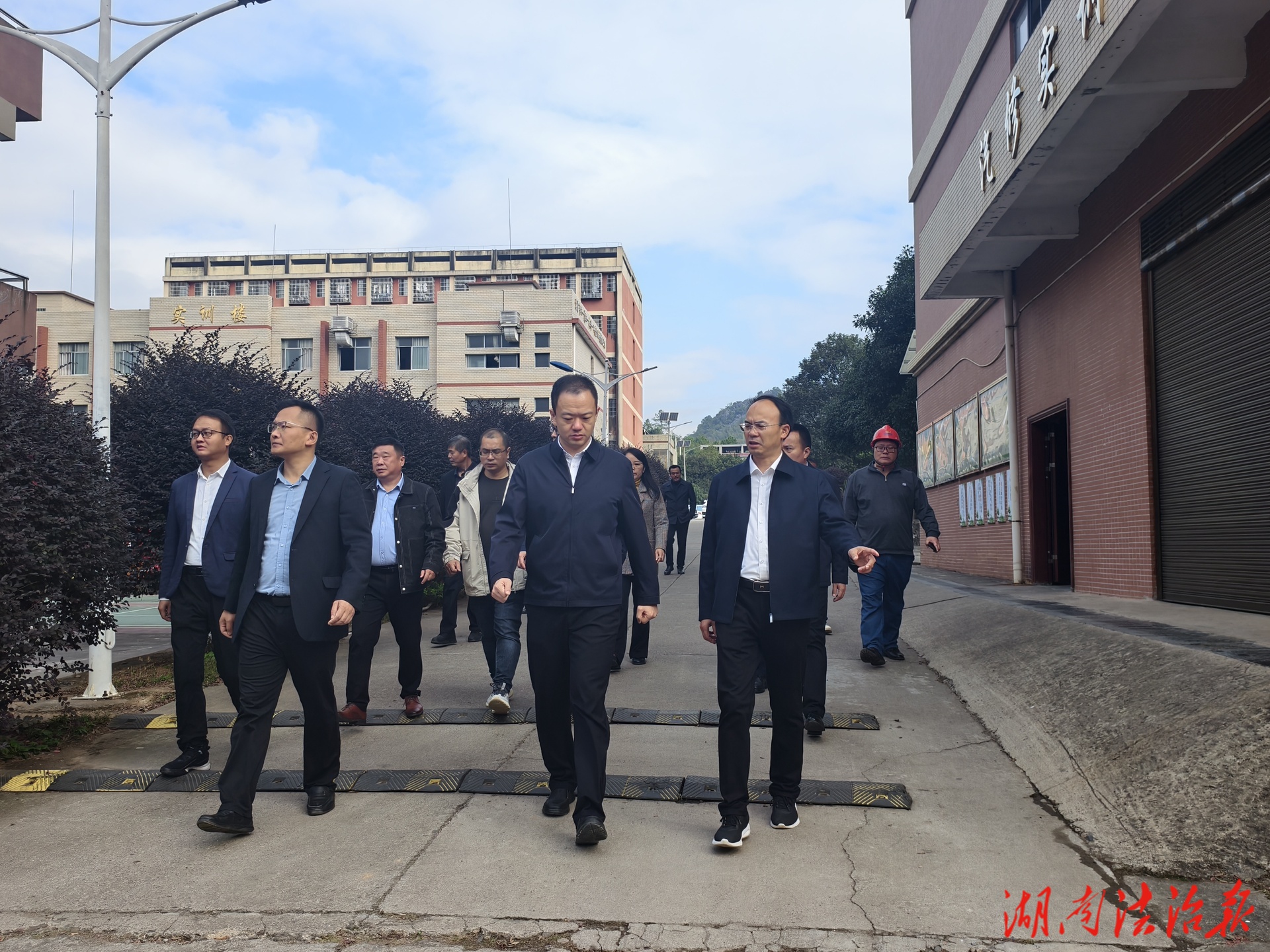 江永县委副书记、代县长于思洋一行莅临江永县职业中专学校开展调研工作