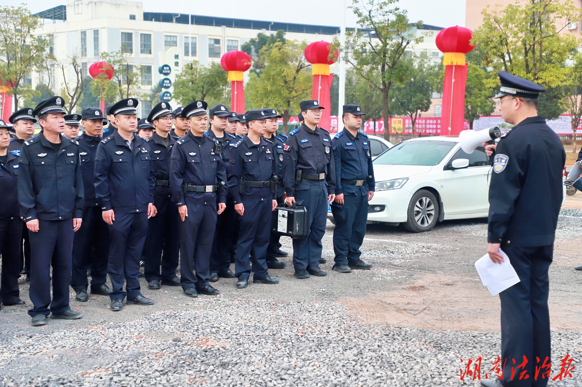 蓝山公安圆满完成第五届永州·蓝山国际皮具箱包博览会安保任务