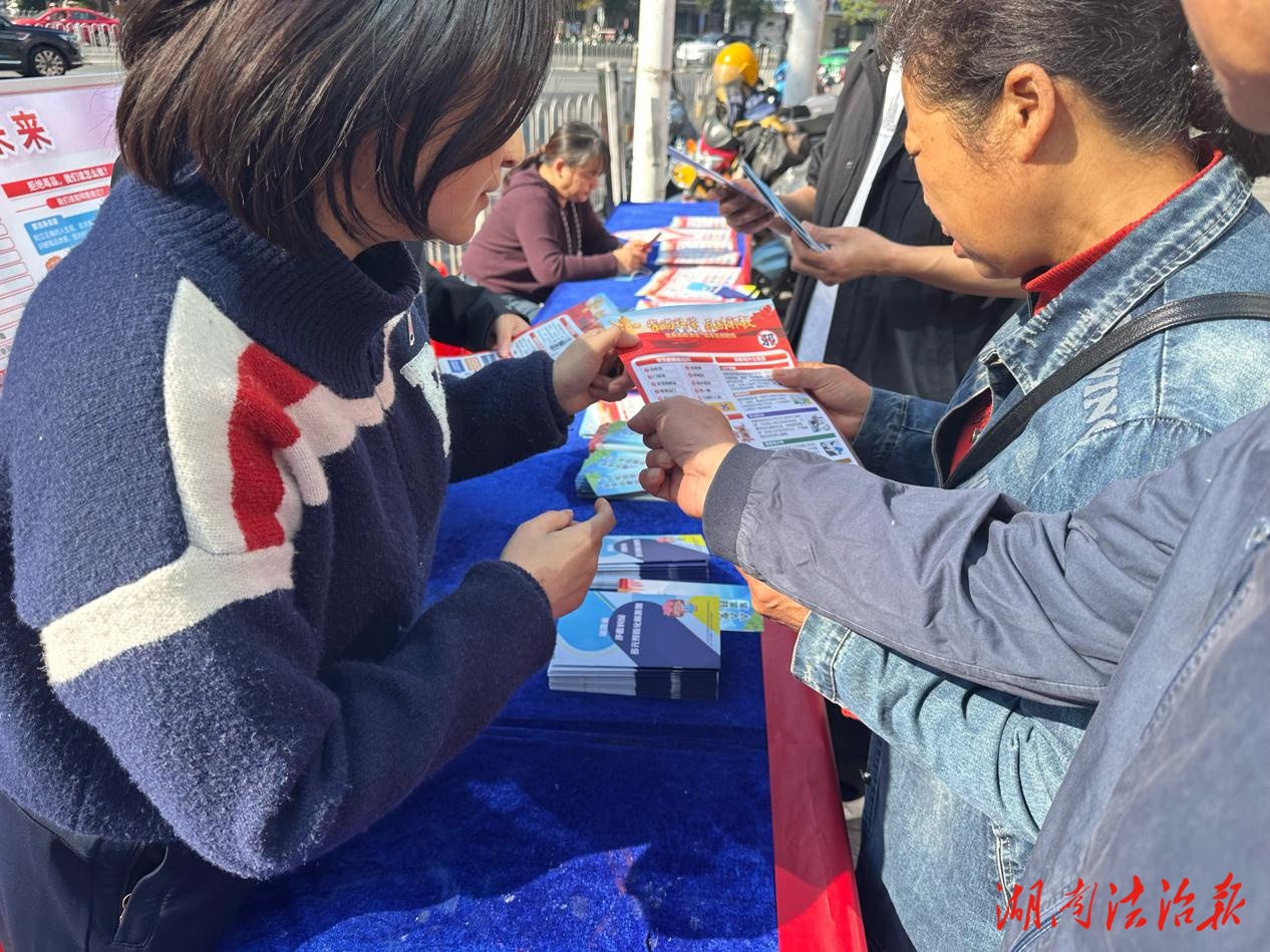 株洲市荷塘区桂花街道开展“坚决抵制邪教 维护社会安定”防范邪教宣传周活动