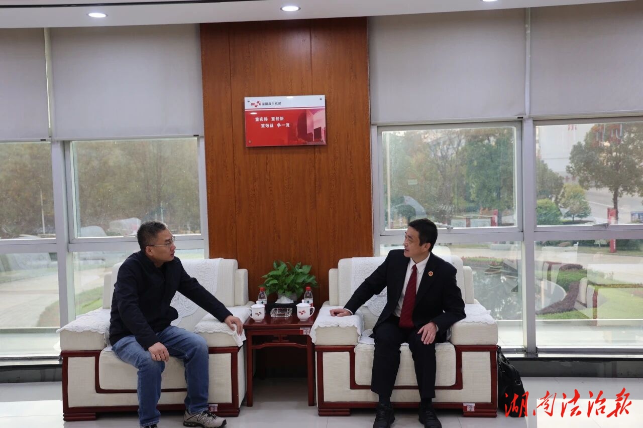 優(yōu)營商環(huán)境、強(qiáng)風(fēng)險防控——臨澧縣檢察院開展“送法進(jìn)企”活動