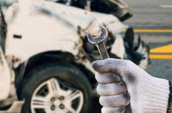 離婚后未成年子女交通事故肇事，不直接撫養(yǎng)的一方是否擔(dān)責(zé)？法院判了