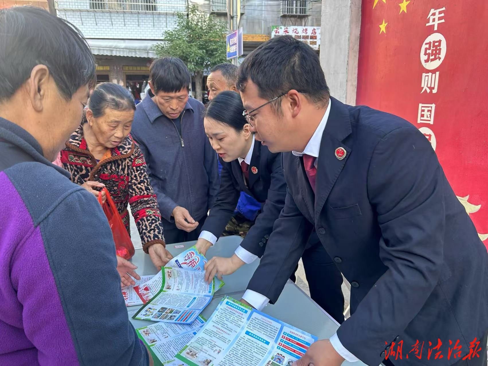 瀘溪縣檢察院“小橘子護(hù)未隊(duì)”開展“檢護(hù)童心·筑夢(mèng)未來”未成年人保護(hù)宣傳活動(dòng)