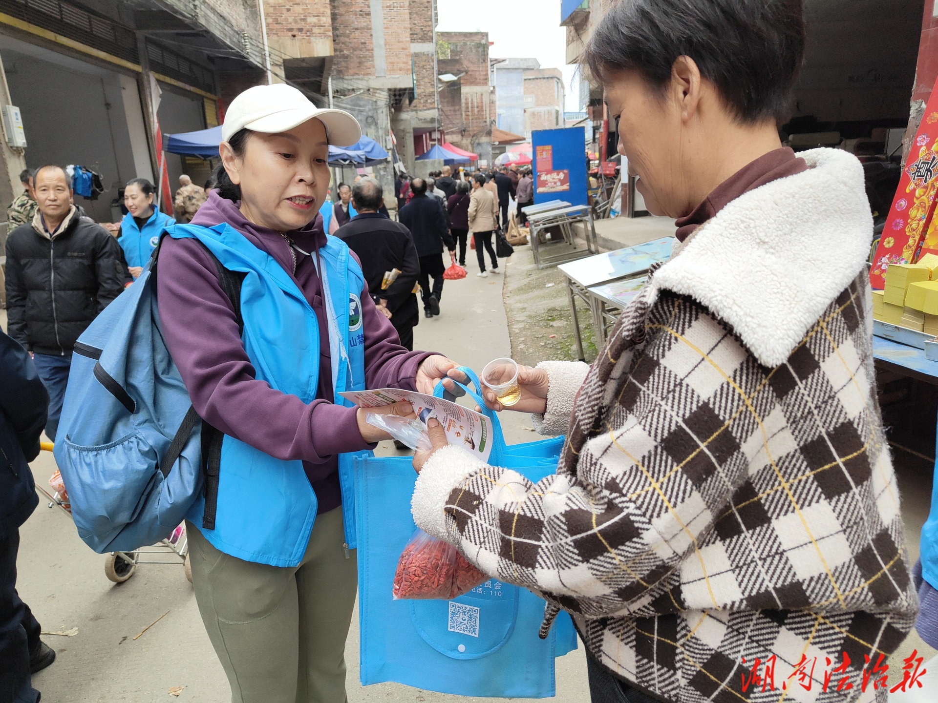 藍(lán)山縣祠堂圩鎮(zhèn)：禁毒宣傳進(jìn)集市入鄉(xiāng)村 筑牢基層“防毒墻”