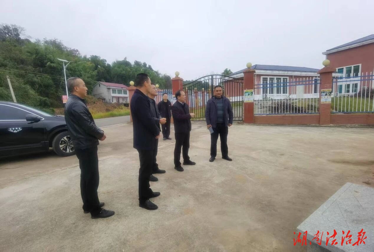 唐仕海到樟木鄉(xiāng)巡河并督導(dǎo)調(diào)研政法各項(xiàng)重點(diǎn)工作