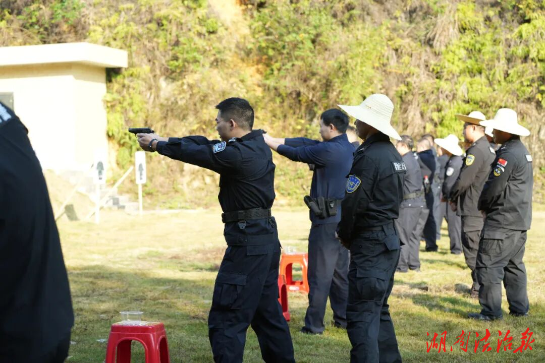 聚焦實戰(zhàn)礪精兵 火力全開鍛鐵軍——洞口縣公安局組織開展全警實彈射擊訓練考核