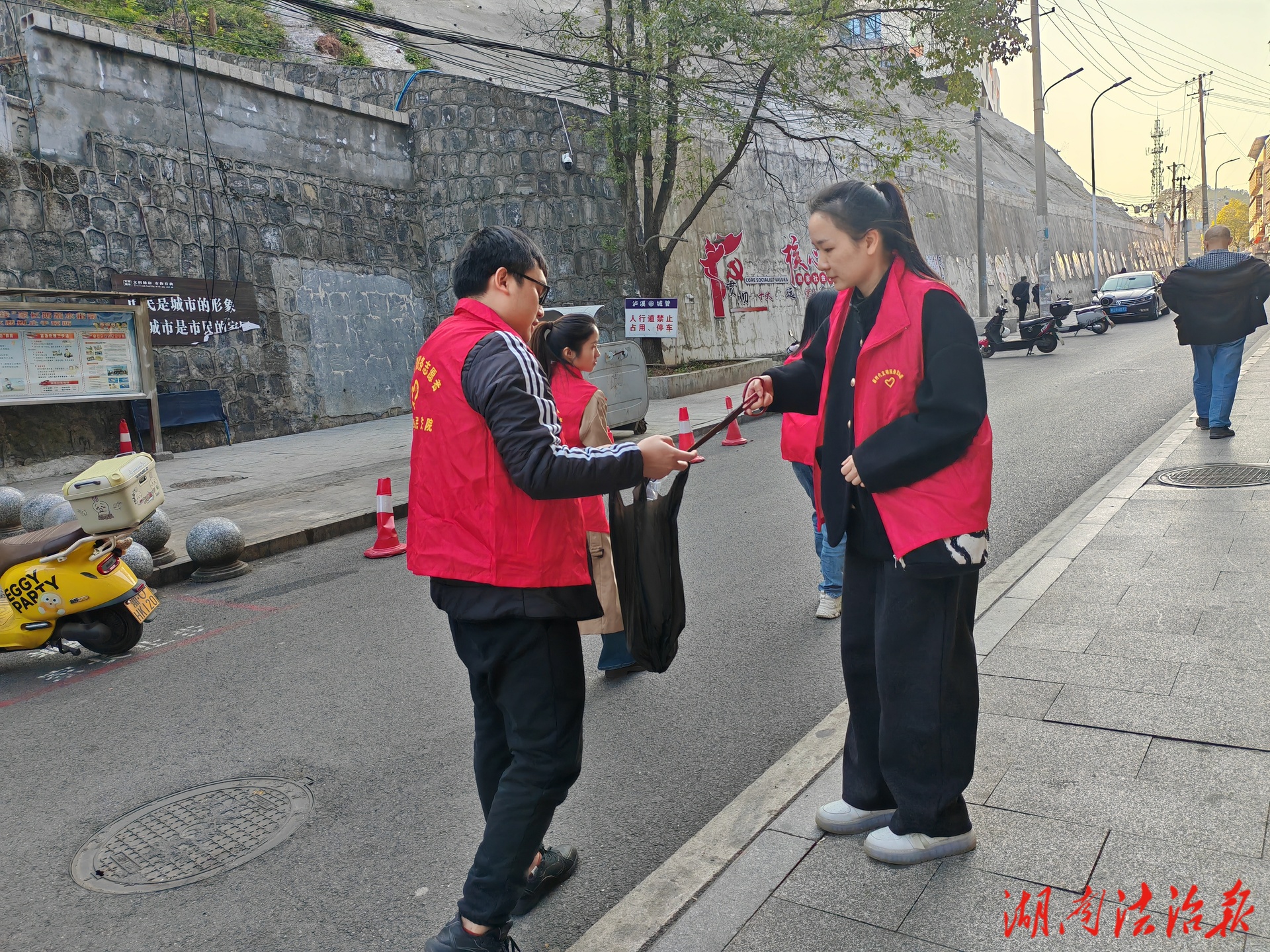 瀘溪法院開展愛國衛(wèi)生志愿服務(wù) 共筑美好家園