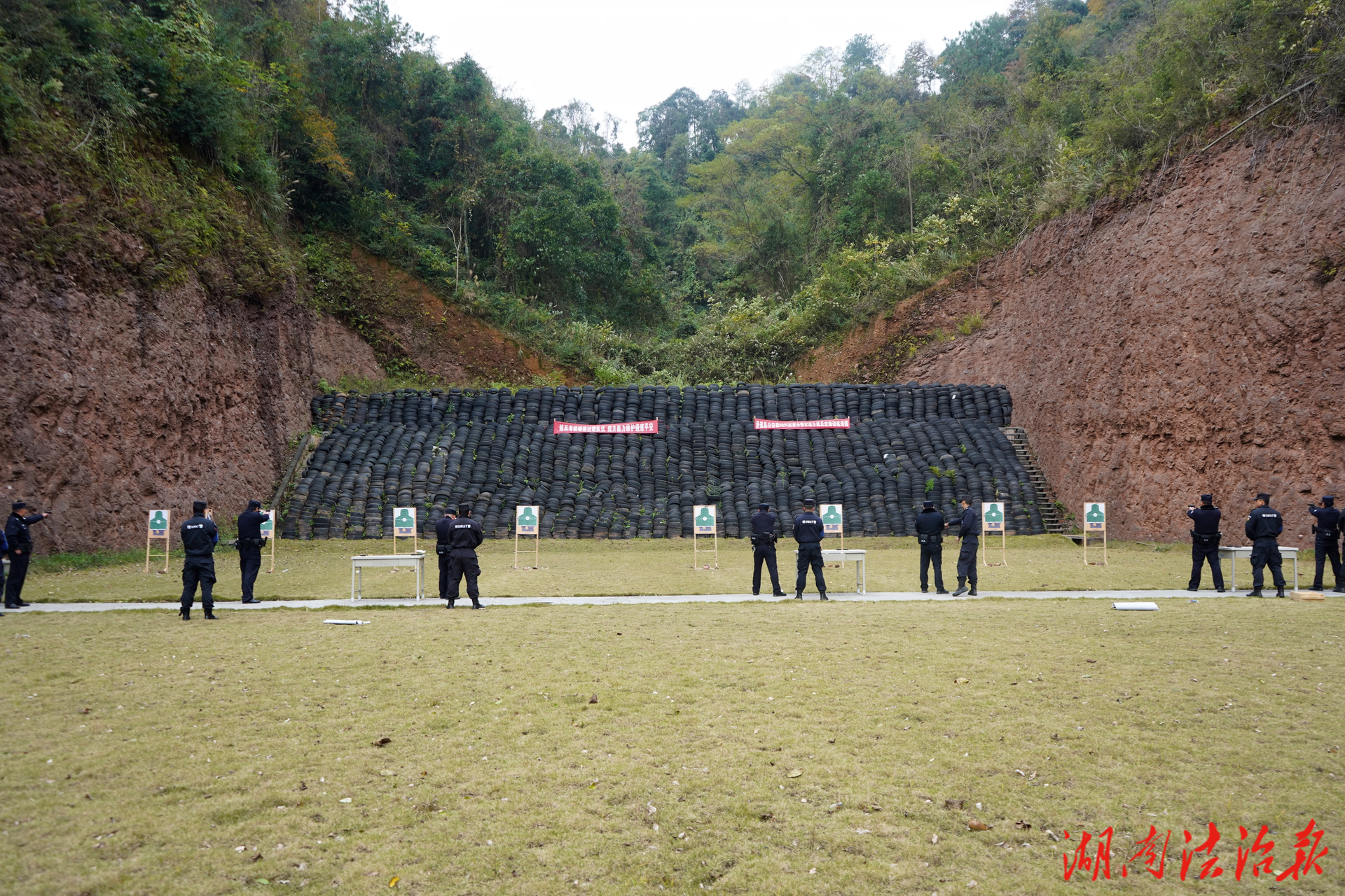 實訓(xùn)強(qiáng)素質(zhì) 靶場勵精兵?——通道公安組織開展2025年全警實彈射擊訓(xùn)練考核