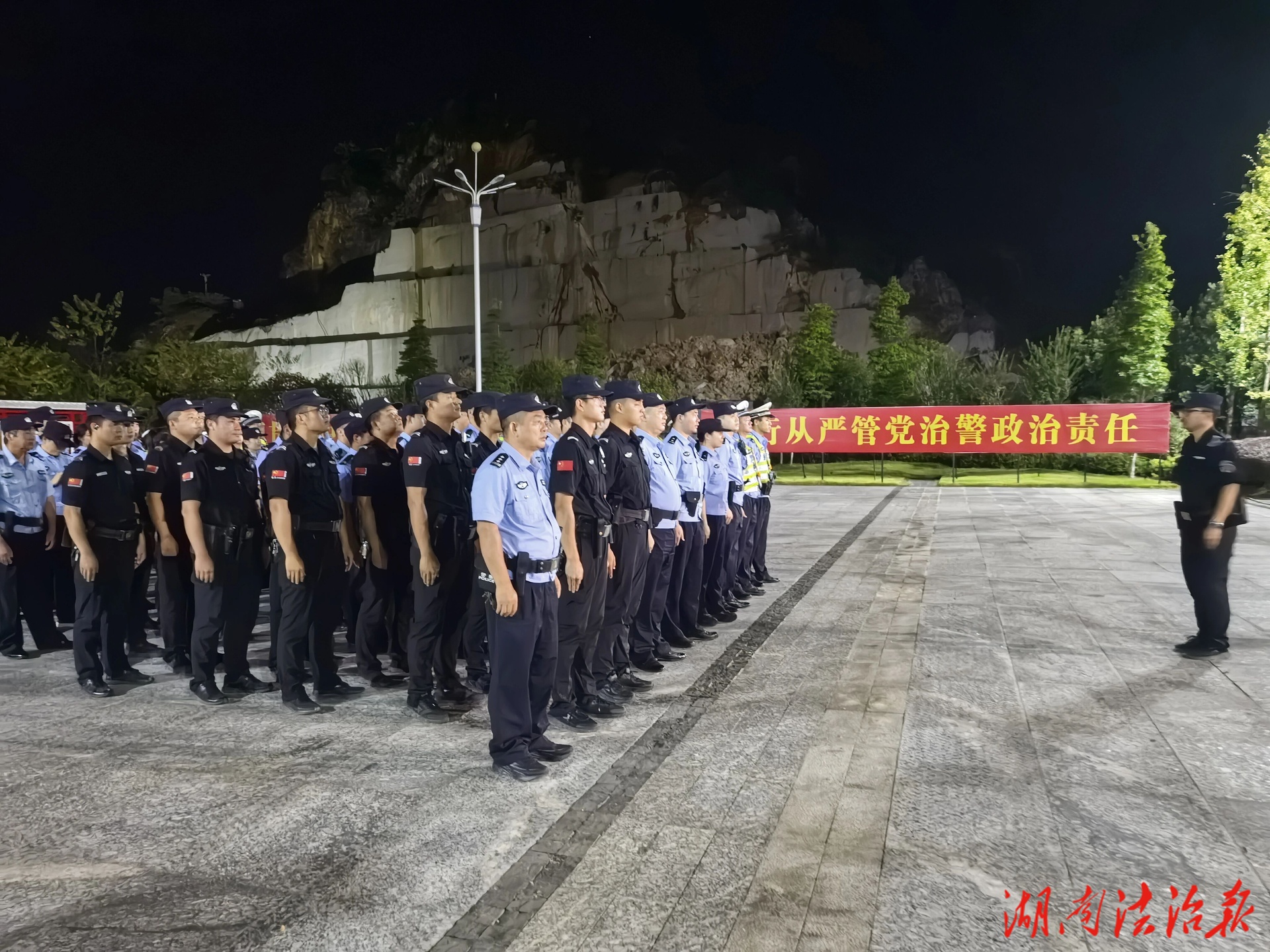 江永縣公安局開展“平安護航2025”社會治安整治集中統(tǒng)一清查宣防行動