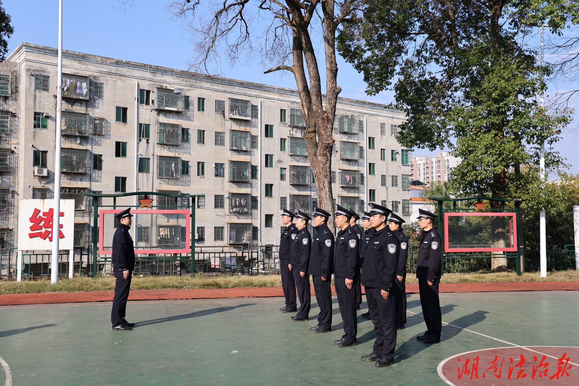 以訓(xùn)促能強(qiáng)作風(fēng)，新田公安開(kāi)展隊(duì)列訓(xùn)練