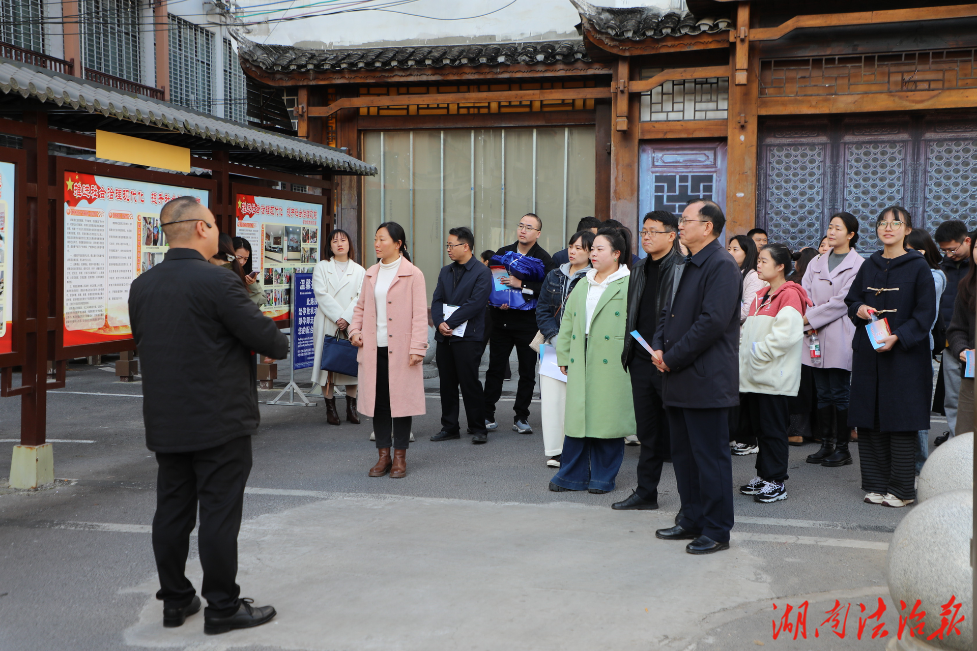 湘西州司法局青年干部深入鳳凰虹橋社區(qū)開展“砥礪奮進(jìn)志 淬煉實(shí)干風(fēng)”主題實(shí)踐活動