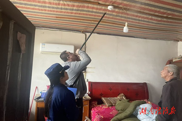 資陽(yáng)區(qū)消防救援大隊(duì)聯(lián)合多部門(mén)開(kāi)展感煙火災(zāi)探測(cè)報(bào)警器驗(yàn)收工作