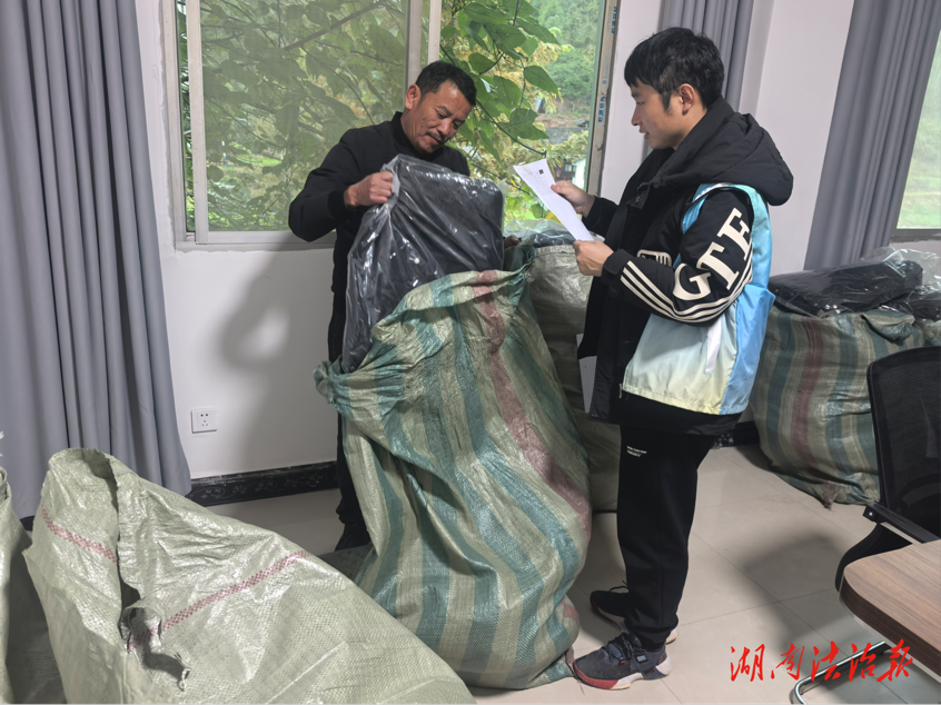 情暖寒冬 愛(ài)潤(rùn)心田——古丈縣坪壩鎮(zhèn)為分散供養(yǎng)特困老人發(fā)放過(guò)冬棉衣