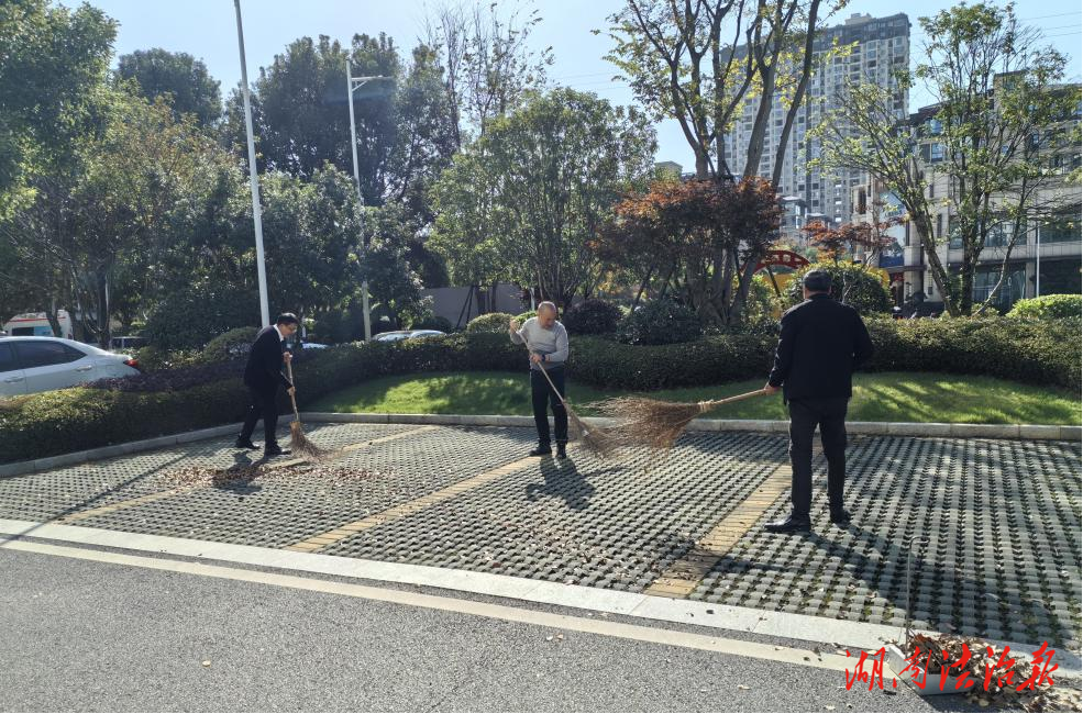 祁陽市衛(wèi)健局：全員投身環(huán)境衛(wèi)生大掃除? 助力全國文明城市創(chuàng)建