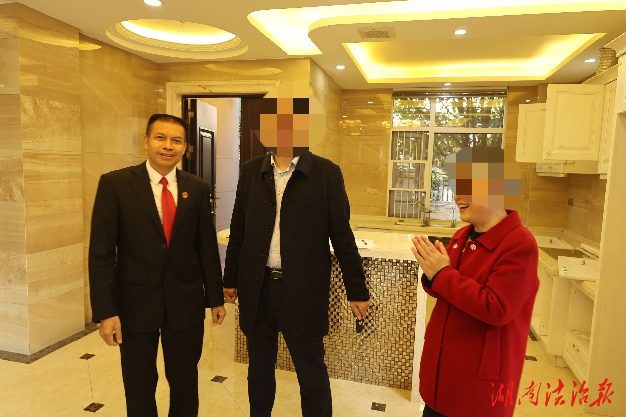 掌聲里的司法溫度——零陵法院法拍房交付暖民心