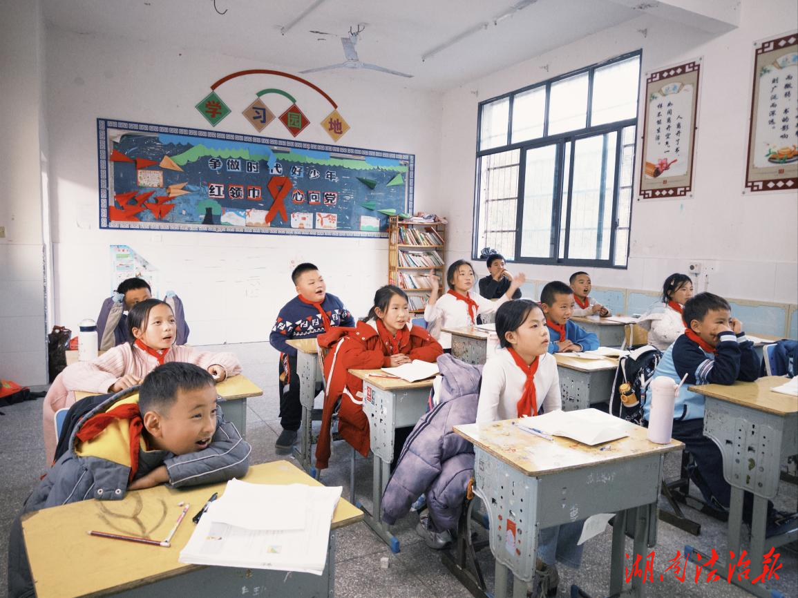 AI裁取“未來影” 云端揚起“夢想帆”——古丈縣巖頭寨鎮(zhèn)聯(lián)合吉首大學(xué)為鄉(xiāng)村學(xué)子播撒職業(yè)夢想