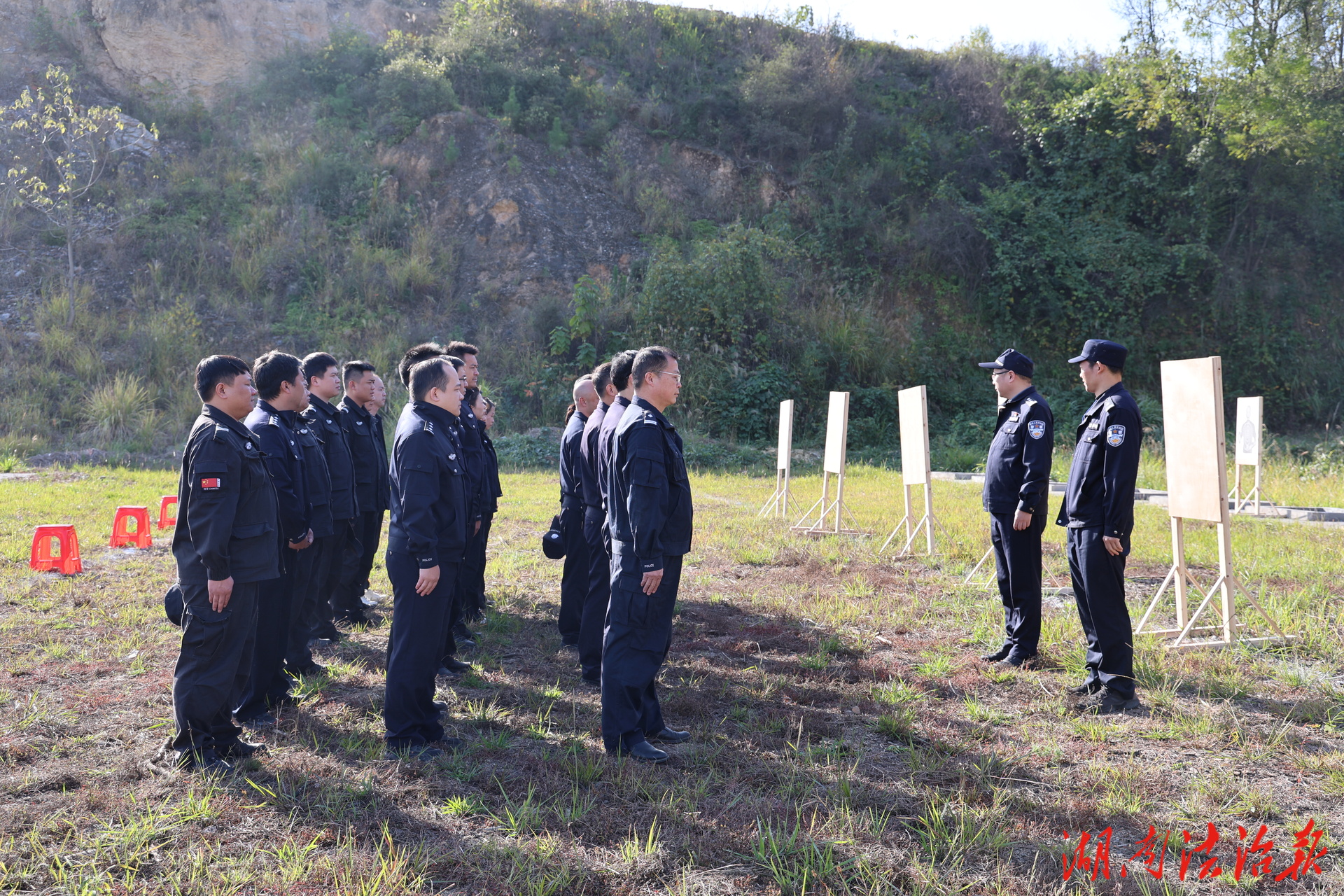 以練為戰(zhàn)強(qiáng)技能！新田公安開(kāi)展實(shí)彈射擊訓(xùn)練